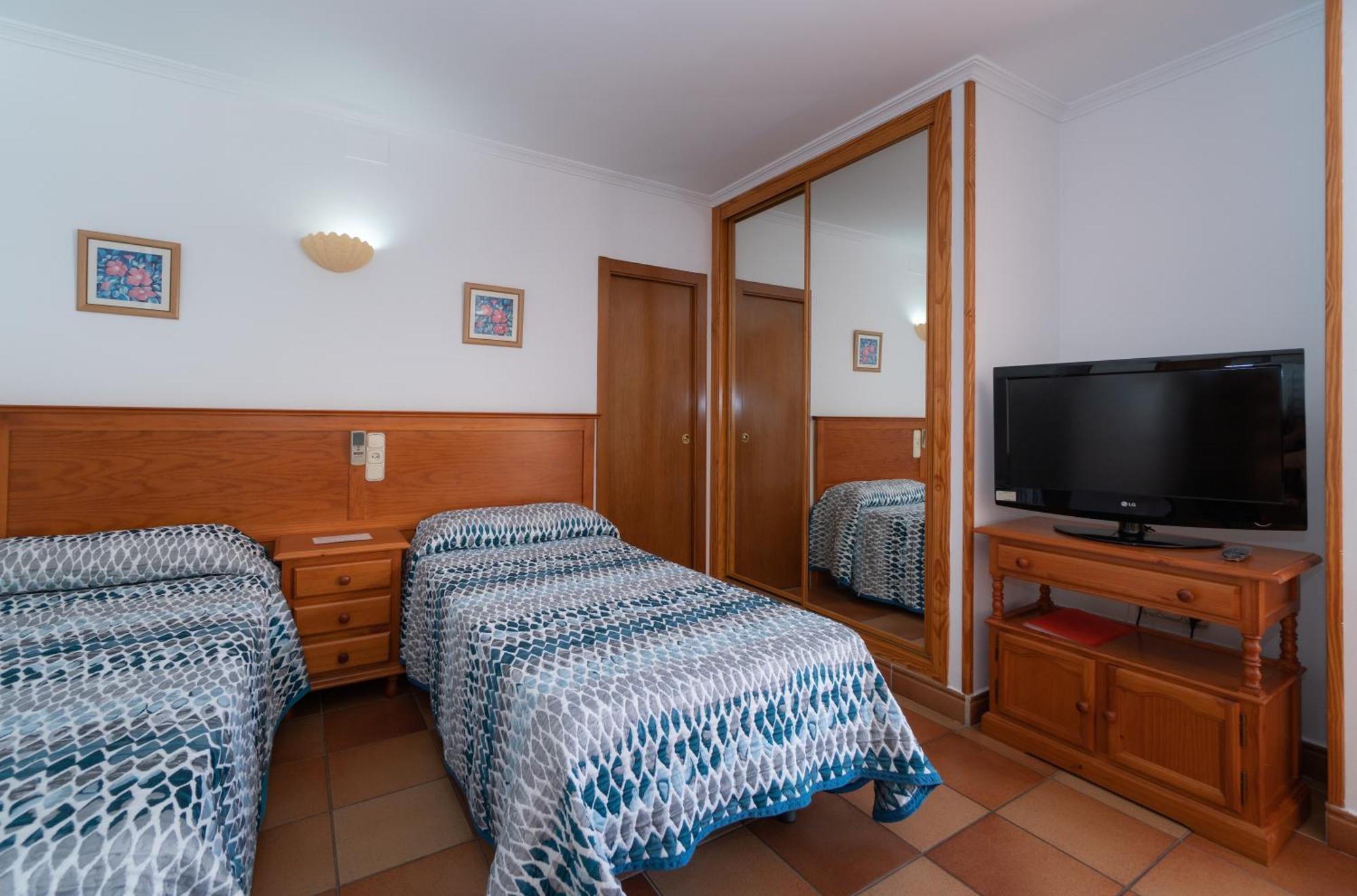 Apartamentos Leonor Carihuela Torremolinos Habitación foto