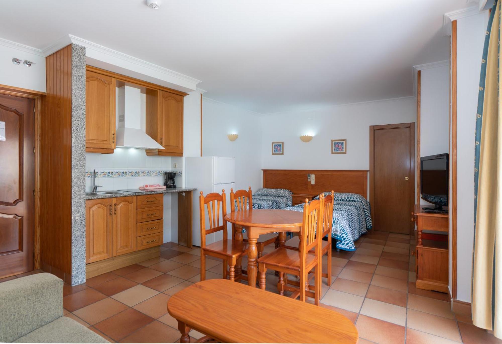 Apartamentos Leonor Carihuela Torremolinos Habitación foto